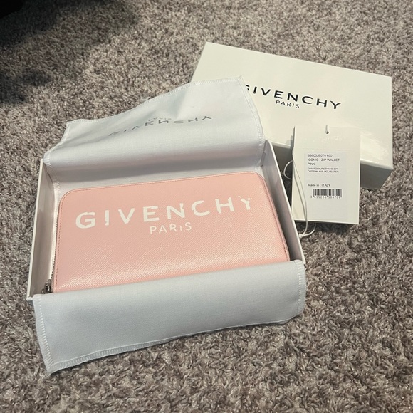 Givenchy Logo Zip Wallet - Picture 3 of 4